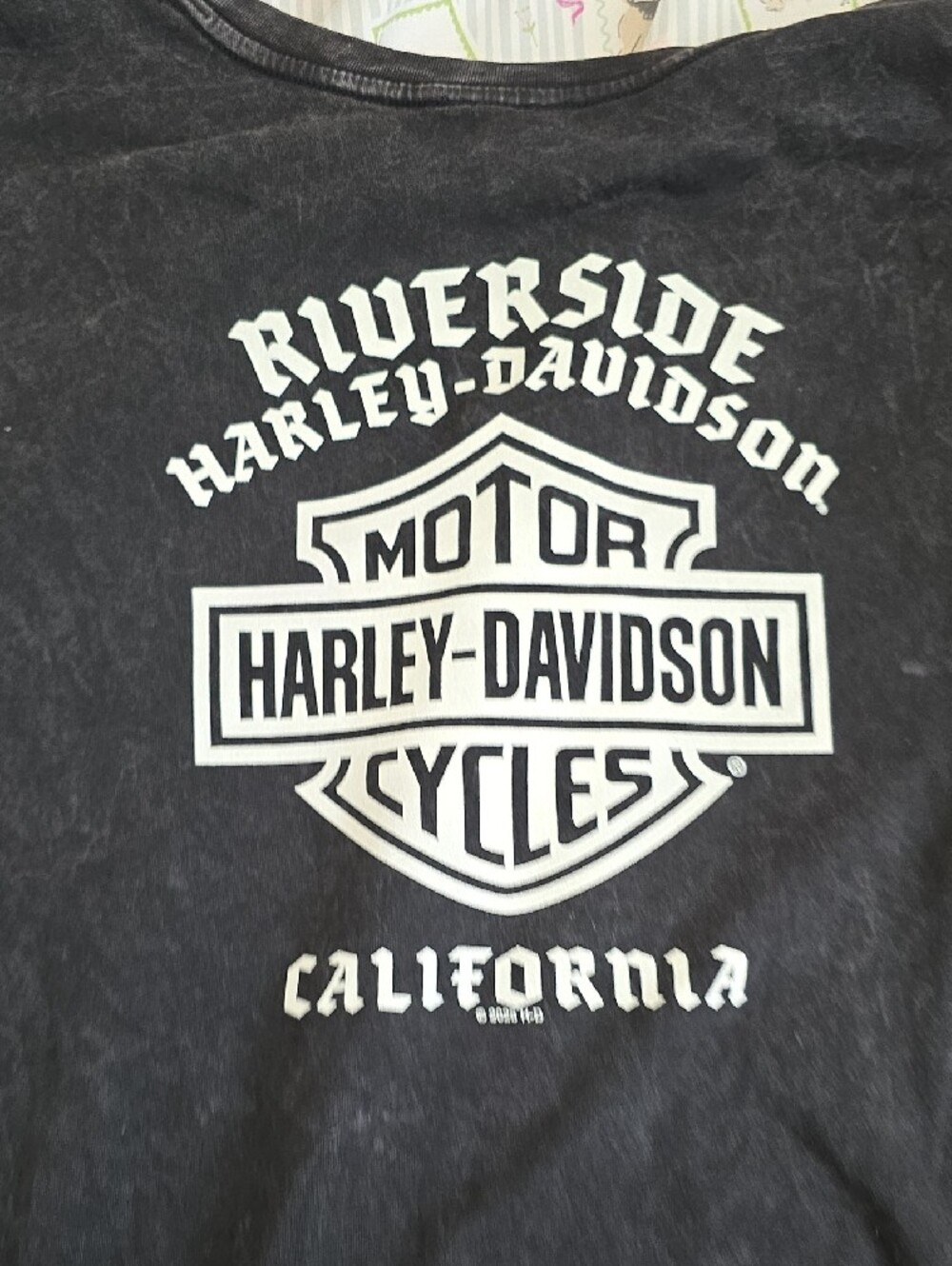 Harley-Davidson Black Tee with Red and Orange Winged Emblem - Picture 4 of 5